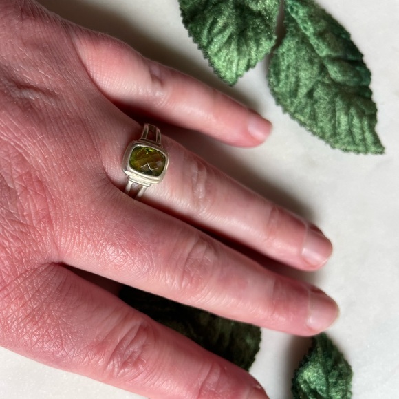 Bask | Silver Faceted Peridot Ring | 7 - Picture 7 of 14